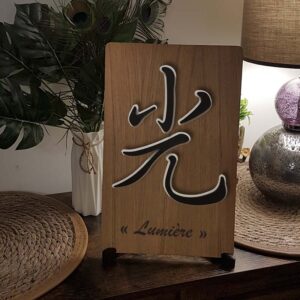 Kanji 3D sur plateau de chêne + socle 3D